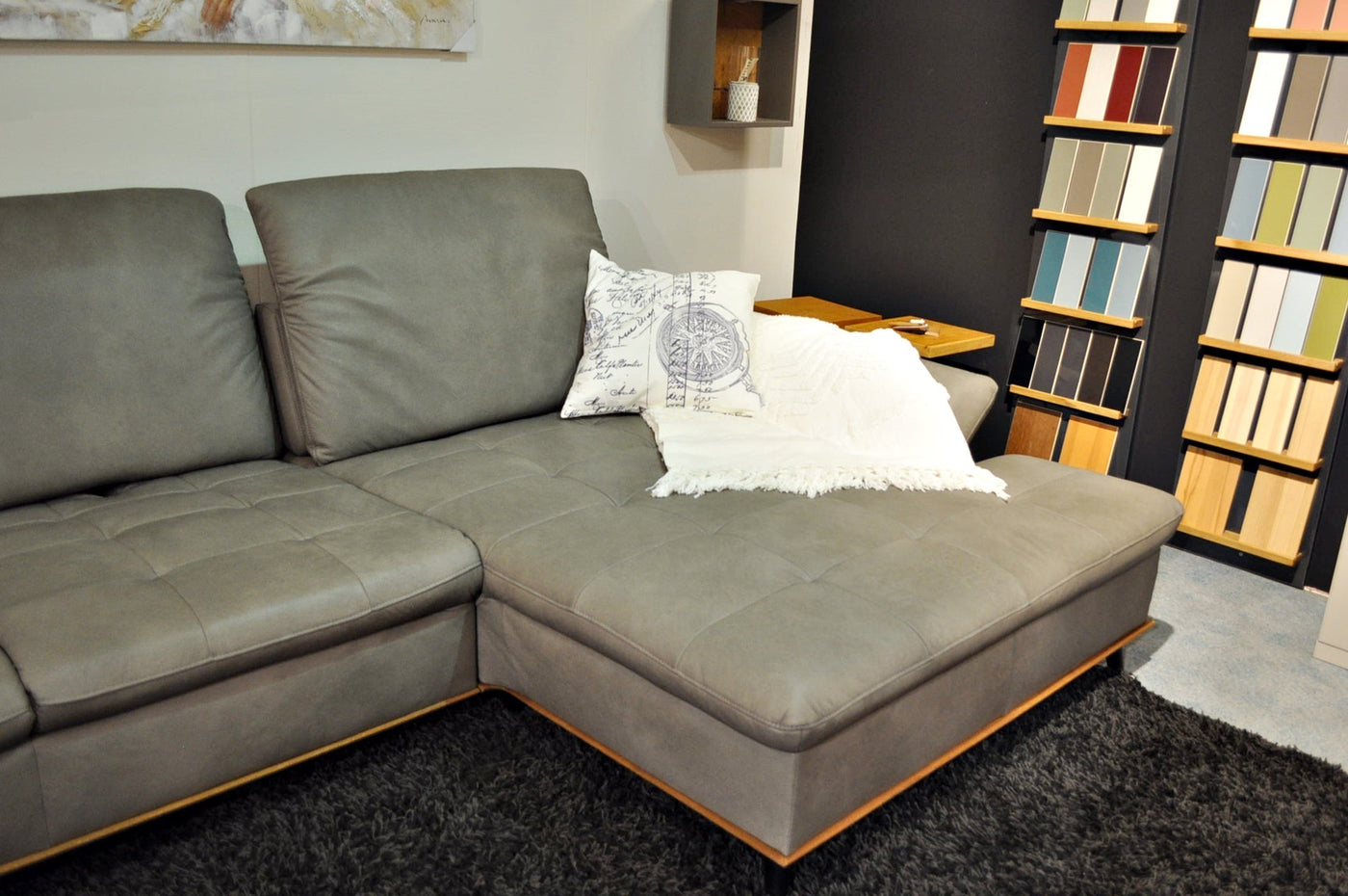Echt Leder Sofa / Eckcouch / Lehnen verstellbar in Farbe Smoke / Echtholzsockelkante Schöne Deko