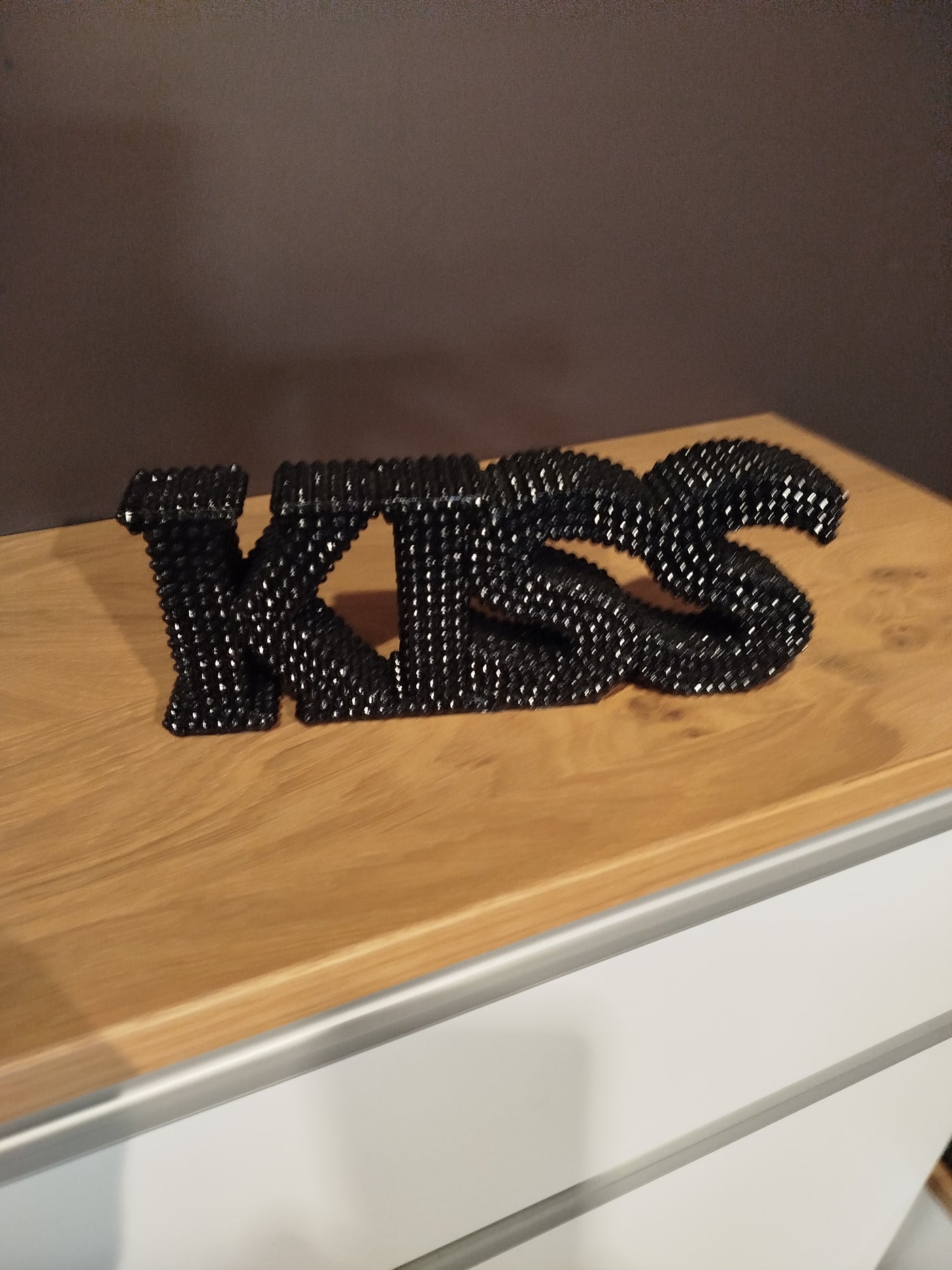 Deko-Aufsteller Schriftzug "KISS", schwarz