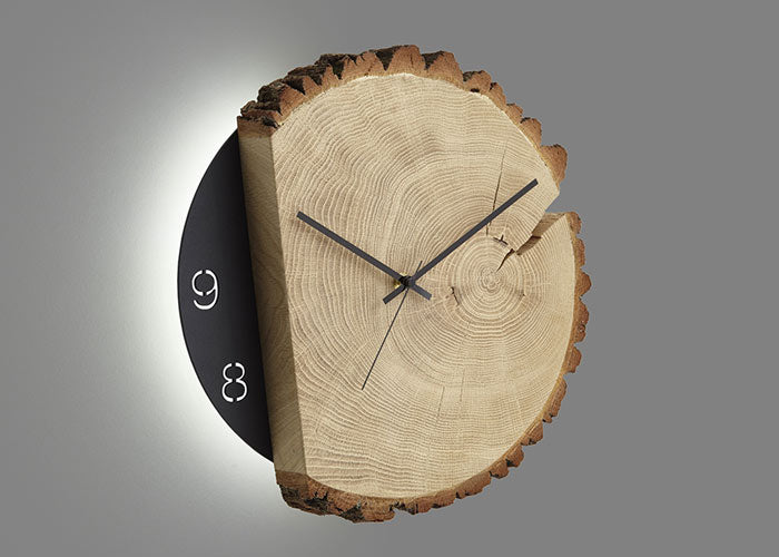 Wanduhr mit Baumrinde