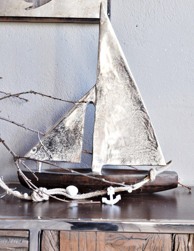 Segelboot aus geschliffenem Mango Holz und Segel aus Aluguss Poliert Schöne Deko