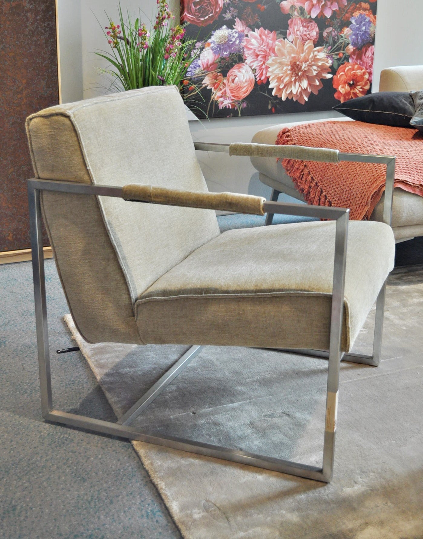 Sessel / mit bequemer Sitzposition in Hellbeige/Taupe